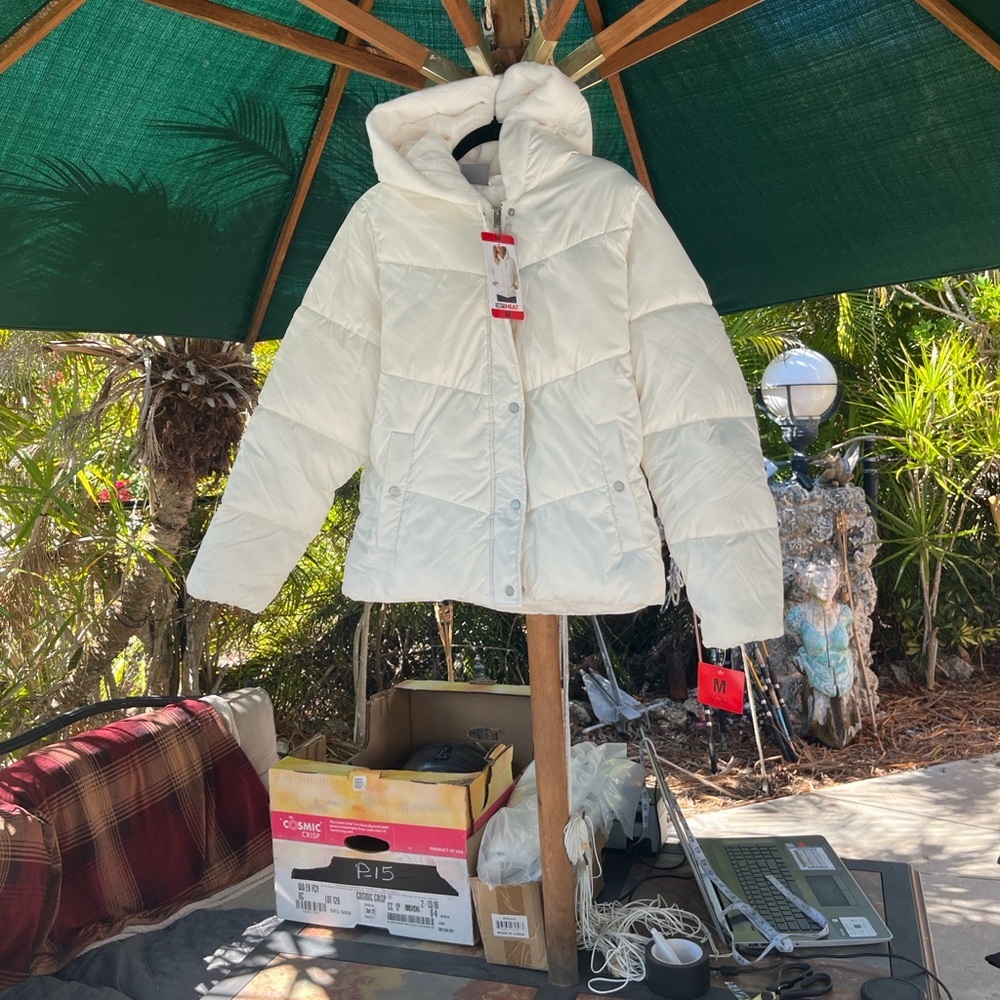 32 Degrees Women's White Puffer Jacket Women’s medium NWT